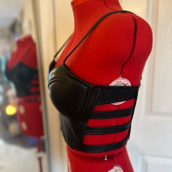 Chic Black Faux Leather Bustier Crop Top Women’s Sz M - Picture 4 of 9